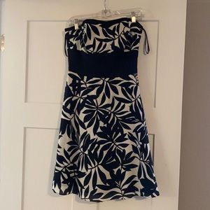 While House Black Market strapless dress Size 6